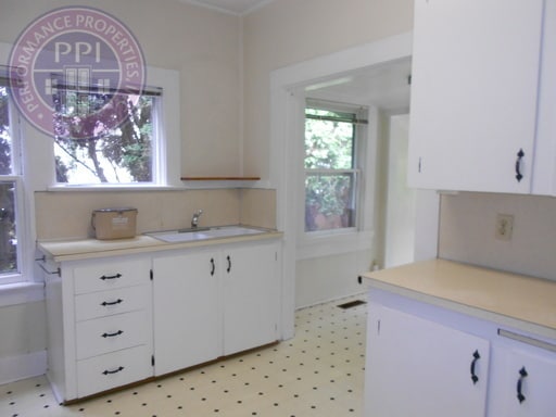 Building Photo - Charming Richmond Craftsman!  Big Backyard!!  Pet Friendly!