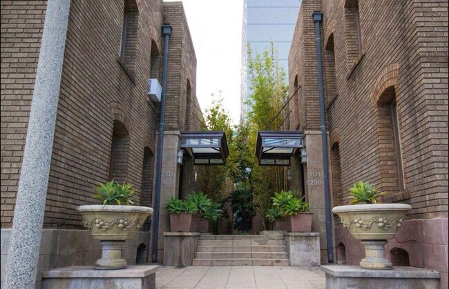 Building Photo - 6201 Yucca St