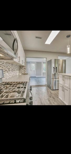 Building Photo - 3637 Dolfield Ave