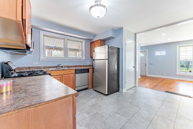 Building Photo - 4507 S Leamington Ave