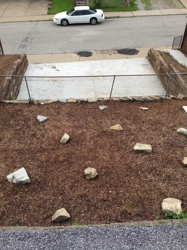 Building Photo - Luxury Rental - South Side