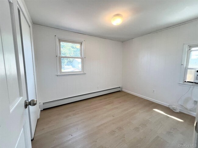 Building Photo - 30 Castle Ln