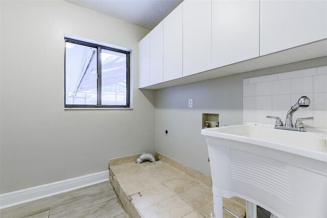 Building Photo - 2709 Herndon St