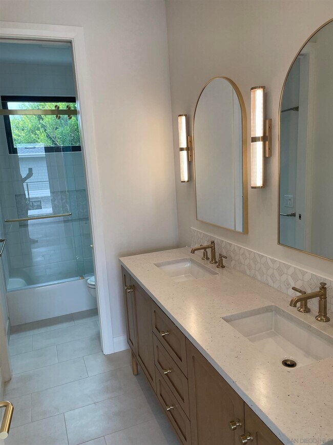 Building Photo - 313 Sunset Dr
