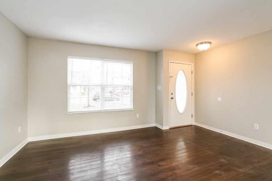 Building Photo - 2718 Rothe Ln