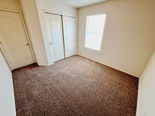 Building Photo - 3 bed 2 bath home in Huning Ranch