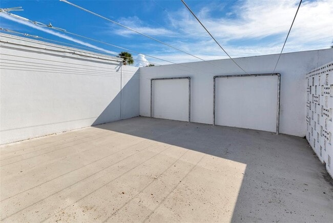 Building Photo - 250 Rosery Rd NW