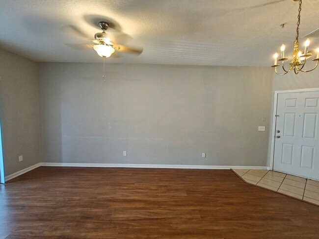 Building Photo - Cozy 2 Bedroom Condo on Ground Floor