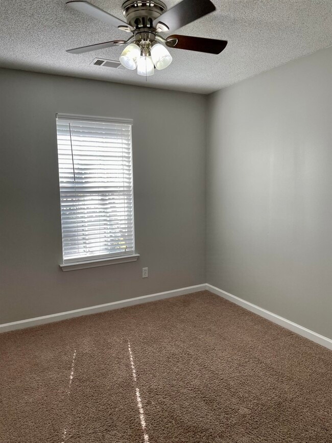 Building Photo - 95 Oakcrest Dr