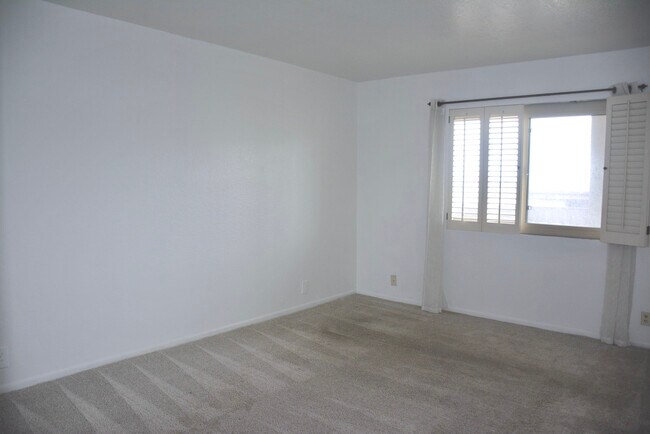 Building Photo - 2101 E 21ST St