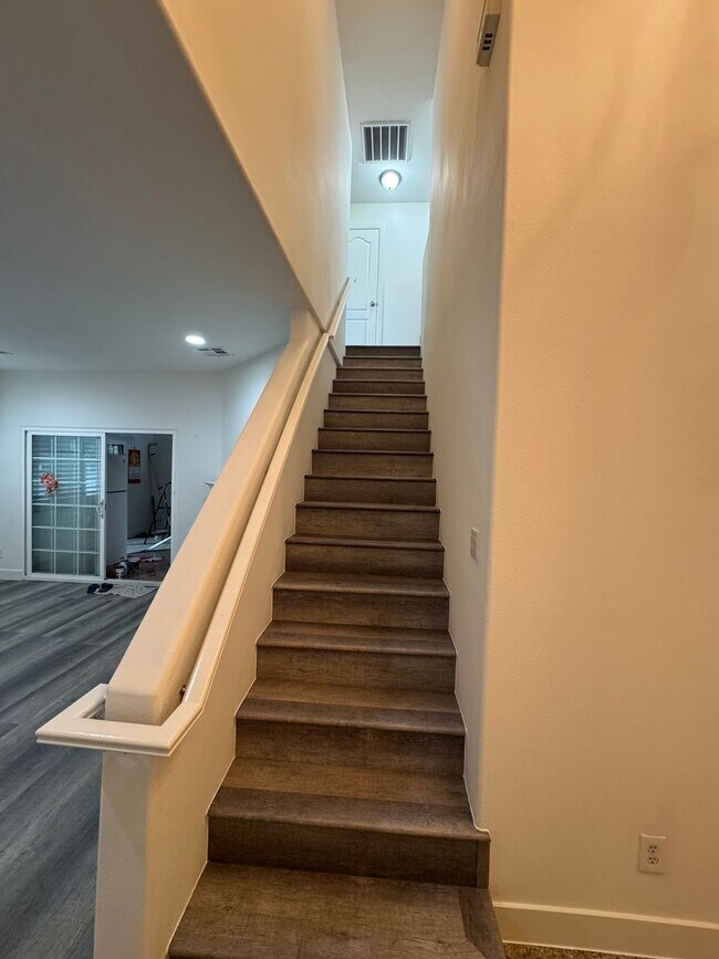 Building Photo - 13358 Ramona Blvd