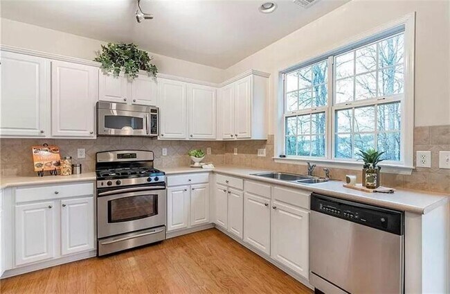 Building Photo - 932 Wendlebury Ct