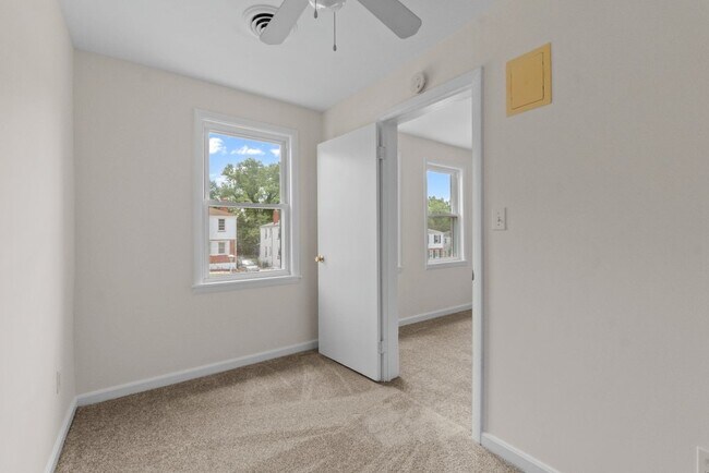 Building Photo - 5410 Belle Vista Ave