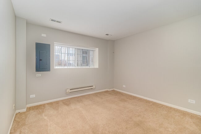 Building Photo - 520 Lincoln Station Dr