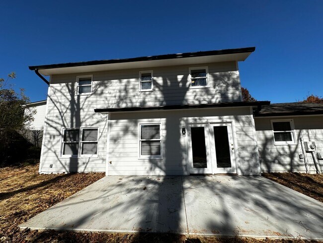 Building Photo - Weaverville Rental