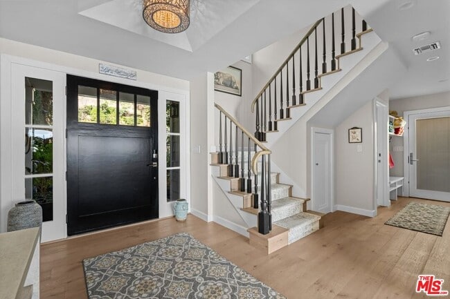 Building Photo - 27002 Malibu Cove Colony Dr