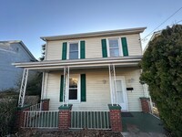 Building Photo - Spacious two story house in Lynchburg!