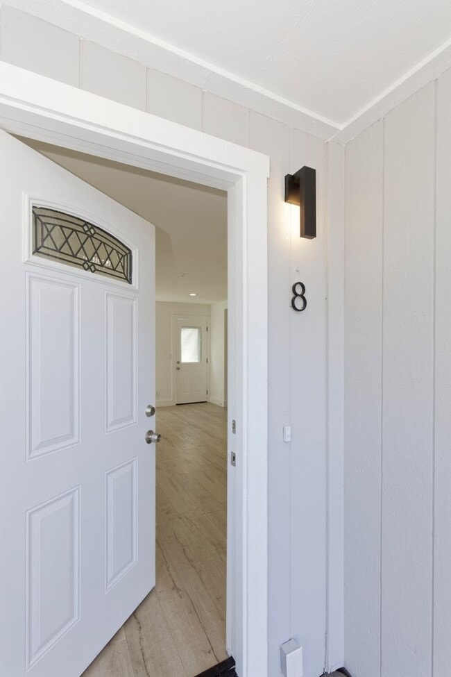 Building Photo - * 2 Weeks Rent Free * 2 Bedroom for Rent