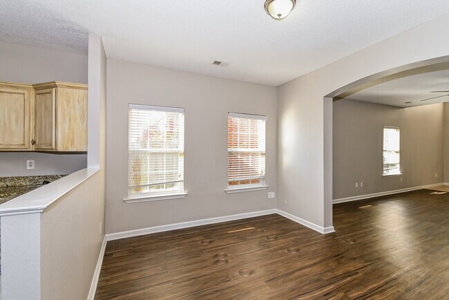 Building Photo - 9915 White Poplar Dr