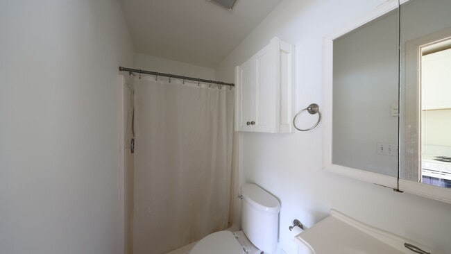 Building Photo - 1 Bed 1 Bath - Kennedy Lagoon - Fabulous Location