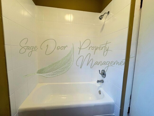 Building Photo - DUPLEX IN INDEPENDENCE!!!