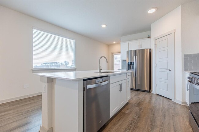 Building Photo - 305 Fairfax Ave