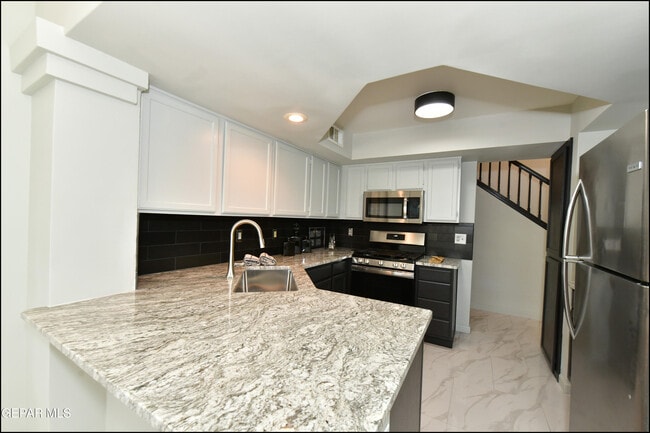 Building Photo - 31 Stratford Hall Cir