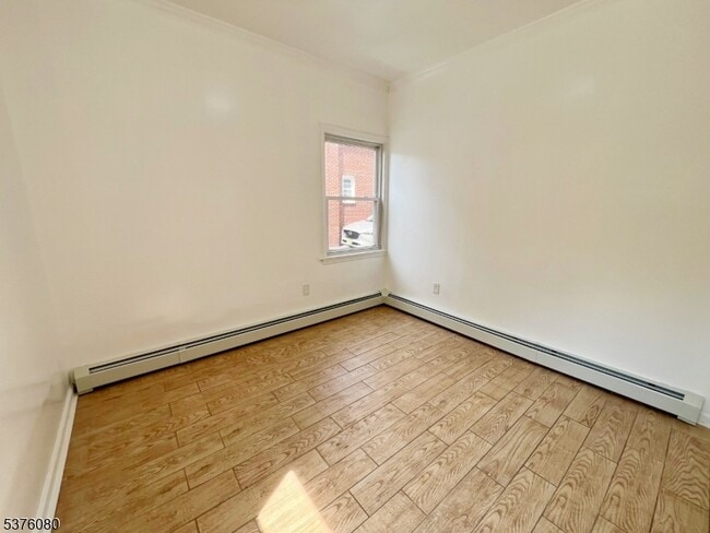 Building Photo - 420 Lakeview Ave