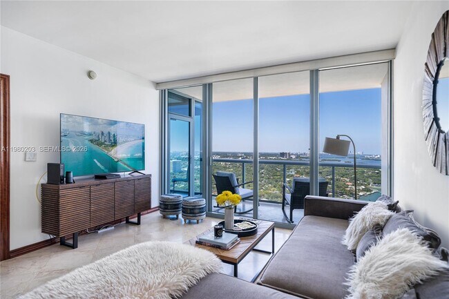 Building Photo - 601 NE 36th St