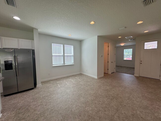 Building Photo - Fall into Savings – New Rental Rate $2,100!