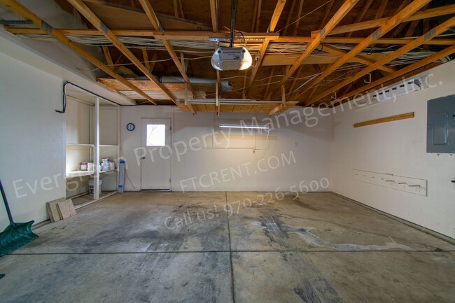 Building Photo - Short Term Lease! Spacious Home in Mid-Tow...