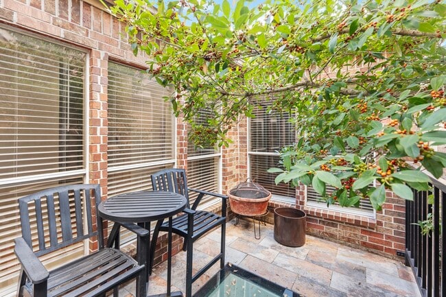 Building Photo - 4742 Post Oak Timber Dr
