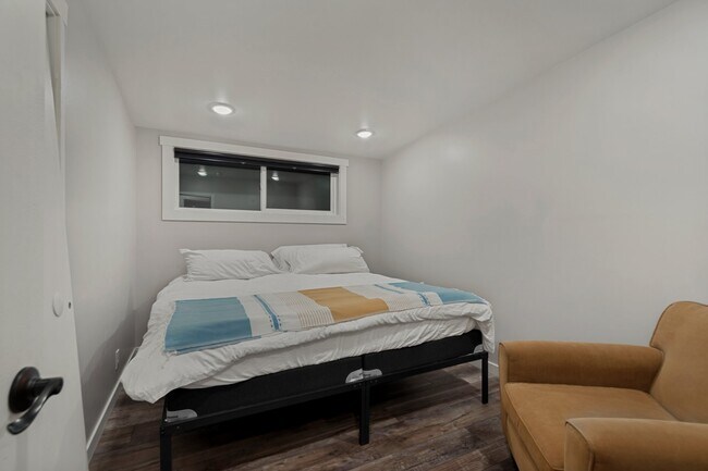 Building Photo - 2065 E Bo Mar Dr