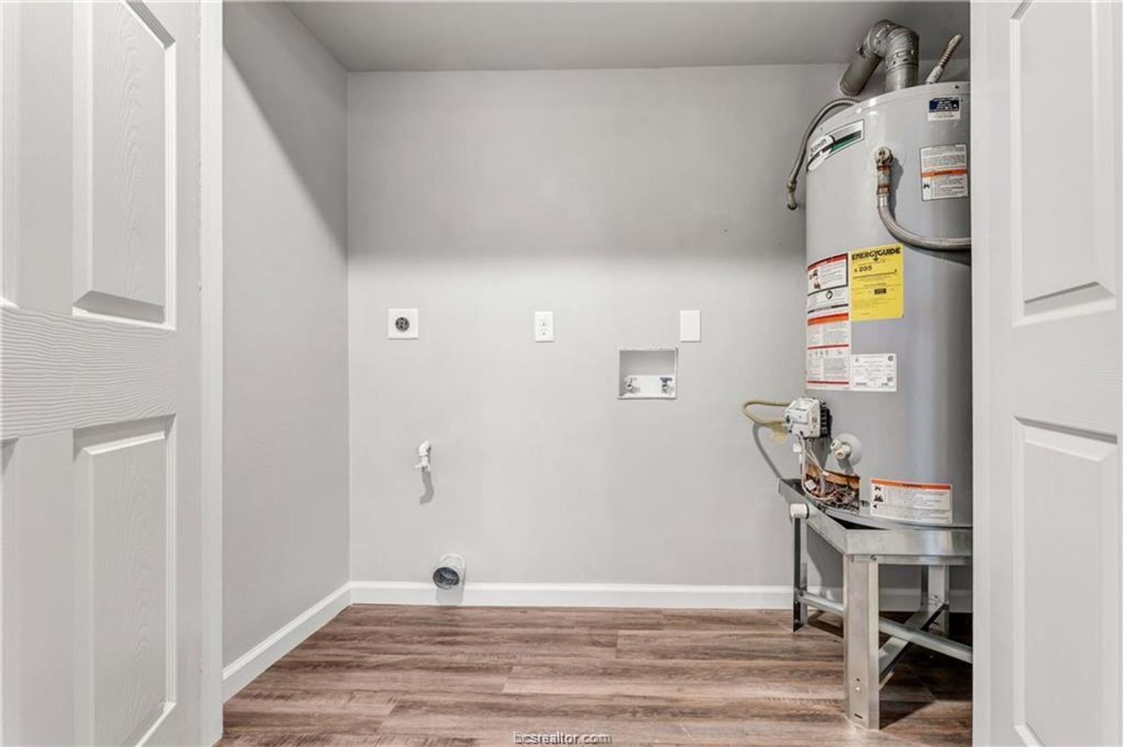 Building Photo - 2 Bed, 1 Bath Apartment in Bryan!