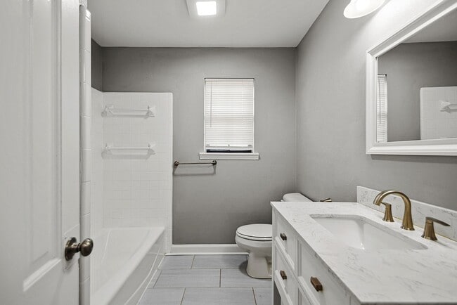 Building Photo - 6 Lisa Ct