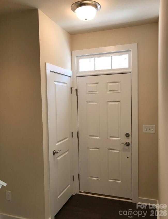 Building Photo - 1923 Winpole Ln