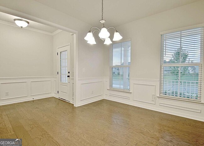 Building Photo - 504 Albertson Ave