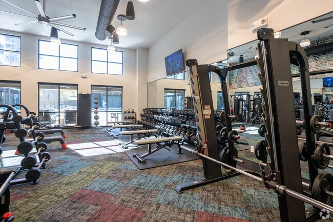 Building Photo - Luxury Living in the Heart of Downtown!