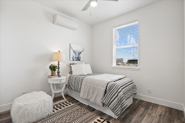 Building Photo - 2201 Tapia Wy