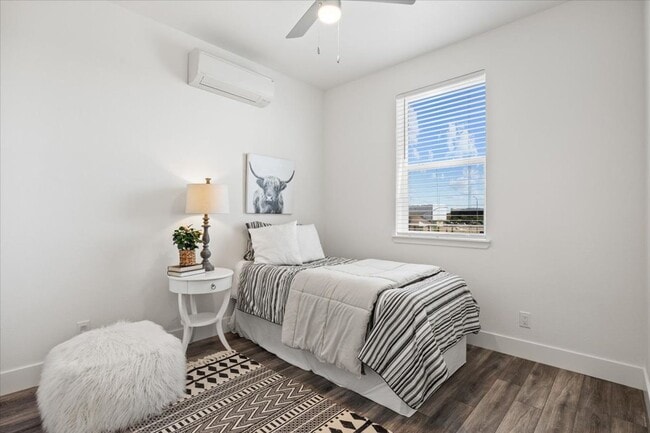 Building Photo - Stunning 3 bed home in Meriam Park for rent, available May 12th!
