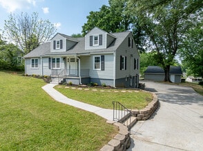 Building Photo - 2208 Sanderson Rd