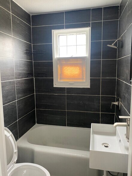 Building Photo - 1923 Messanie St