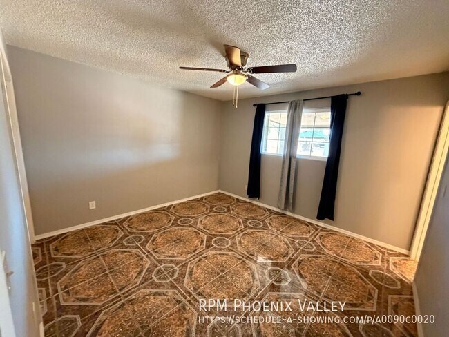 Building Photo - 301 N 3rd St