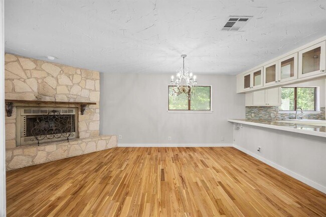 Building Photo - 2218 Bahama Rd
