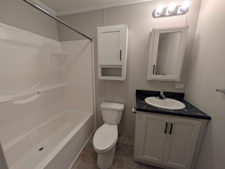 Building Photo - 15868 Marentette Dr