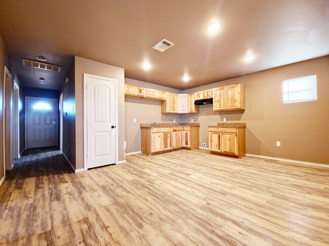 Building Photo - 303 Guava Ave