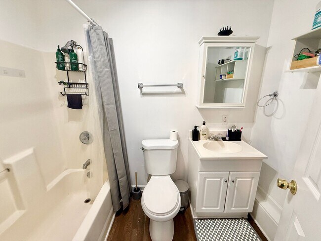 Building Photo - Inglewood Charmer! 3 Bedroom 2 Bath House with back deck & partially fenced yard