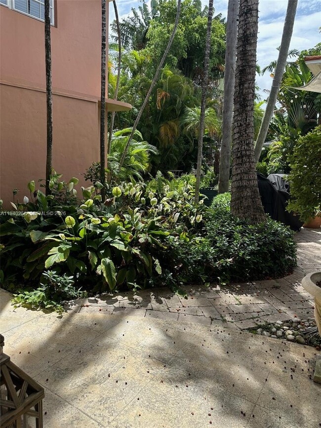 Building Photo - 60 Park Dr