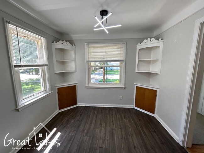 Building Photo - Beautiful 4 Bedroom 1 Bathroom now available for rent!