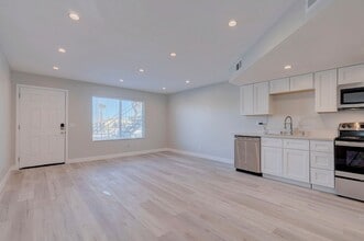 Building Photo - 471 Rexford Dr